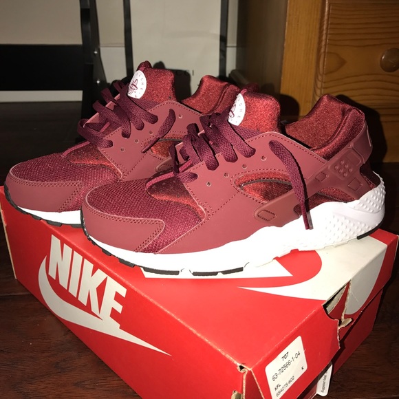 Nike Shoes | Kids Maroon Huaraches 